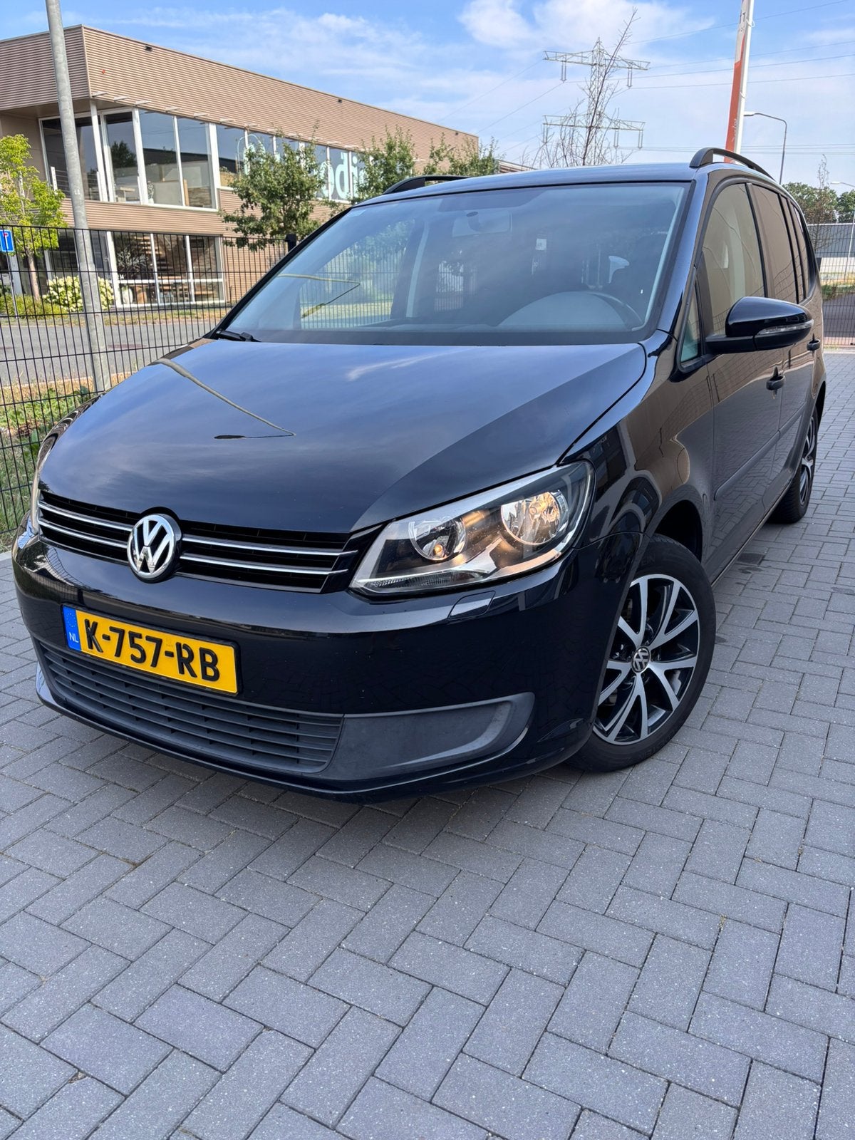 Volkswagen Touran 1.4TSI 140pk 7-zitter |Automaat|166.159km, 4 cilinders, 7 stoelen, Zwart, 75 €/maand