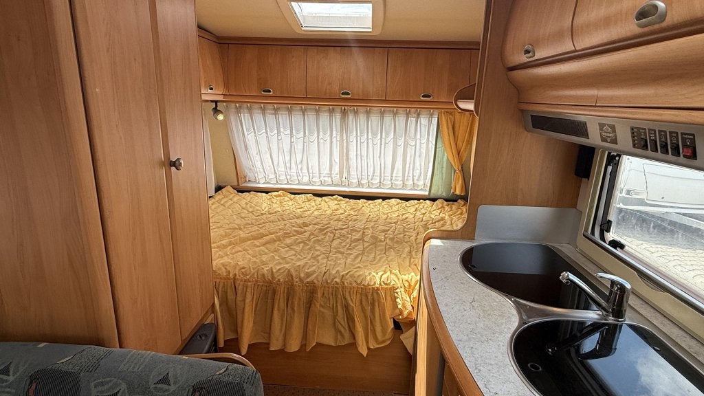 Hobby Excellent Easy 400 SF bj 2002 met voortent en luifel, Caravans en Kamperen, Schokbreker, Hobby, Bedrijf, Treinzit