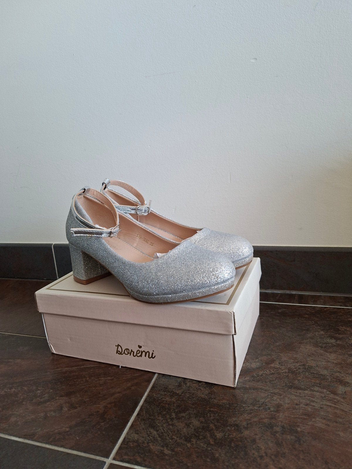 Zilveren glitter prinsessenschoenen met hakje - Maat 35, Ophalen of Verzenden, Zo goed als nieuw, Doremi