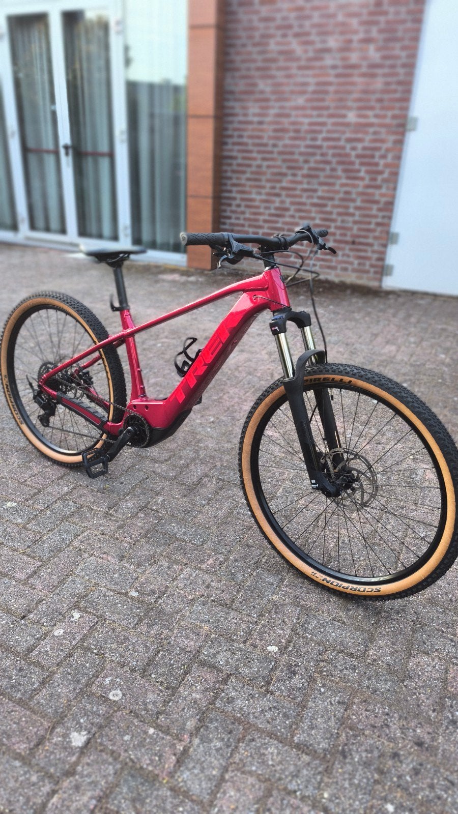 Trek Marlin 6 + E Mountainbike Crimson Maat L Bosch ZGAN!, Ophalen, Zo goed als nieuw, Overige merken