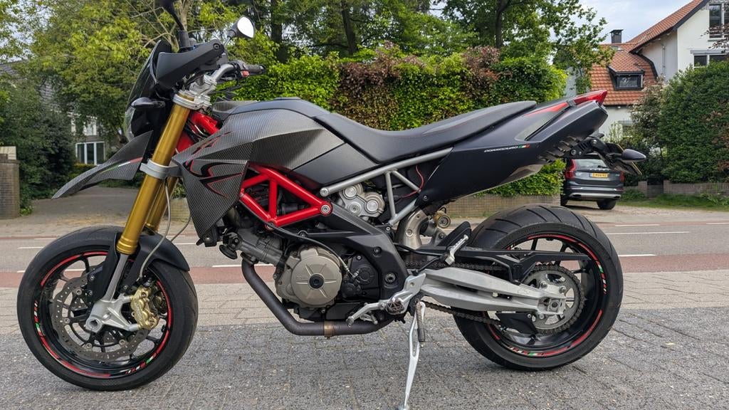Aprilia Dorsoduro Factory 750 2010, Motoren, 2 cilinders, Gebruikt, Particulier, Handgeschakeld