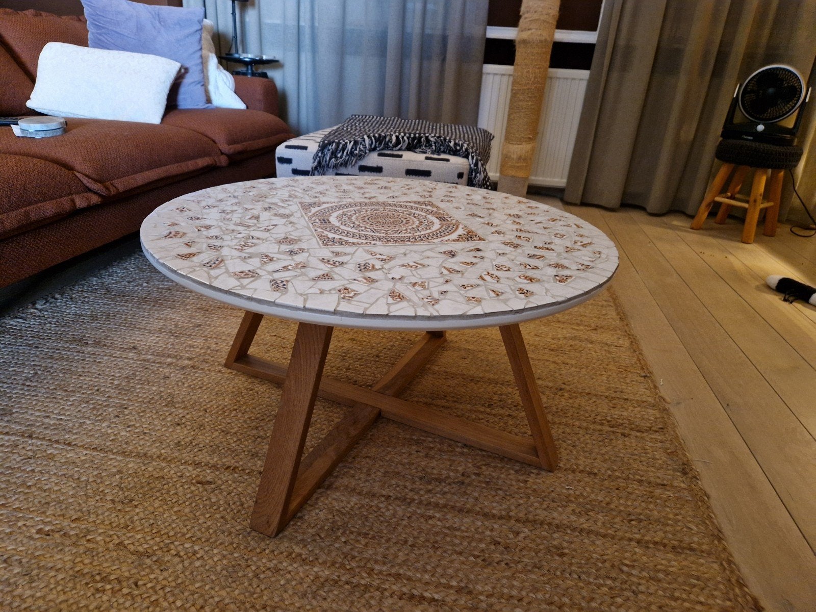 Unieke mozaïek salontafel met houten onderstel, Ophalen, Rond, 50 tot 100 cm, Zo goed als nieuw