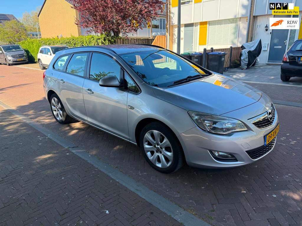 Opel Astra Sports Tourer Navigatie / Nieuw APK / Airco / par, Voorwielaandrijving, Euro 5, 101 pk, Gebruikt