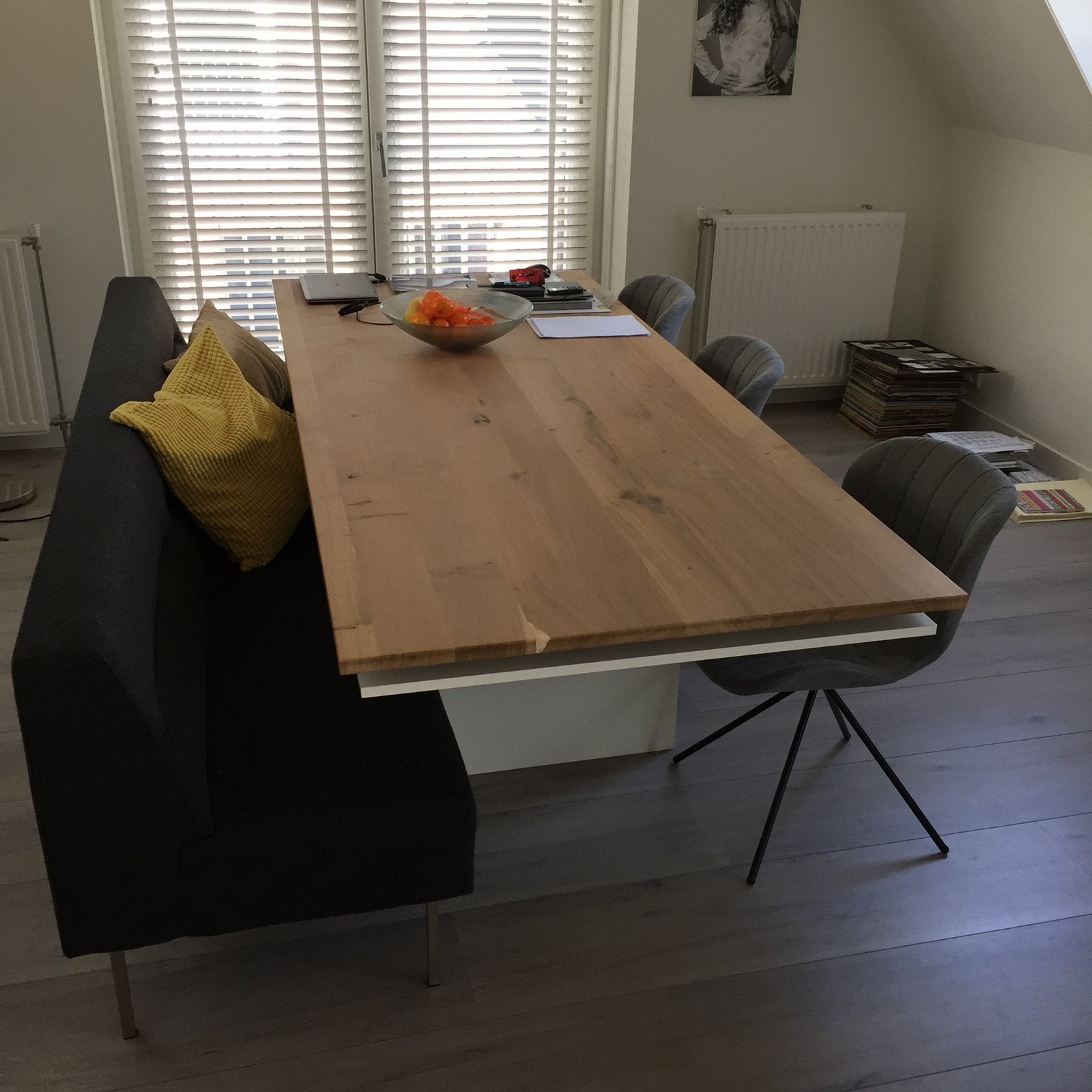 Foto 3 van Design eettafel, massief eiken, 2.40 bij 1.00.