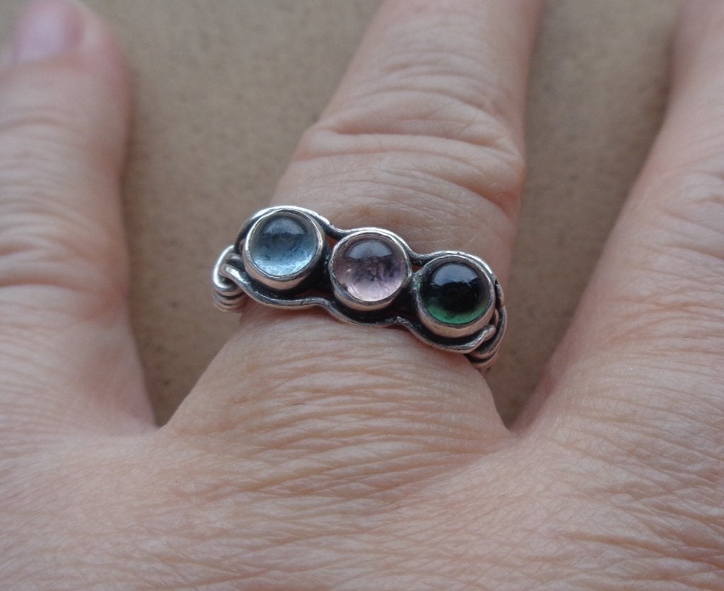zilveren ring met drie kleuren stenen [1144], Ophalen of Verzenden, Zo goed als nieuw, 17 tot 18, Dame