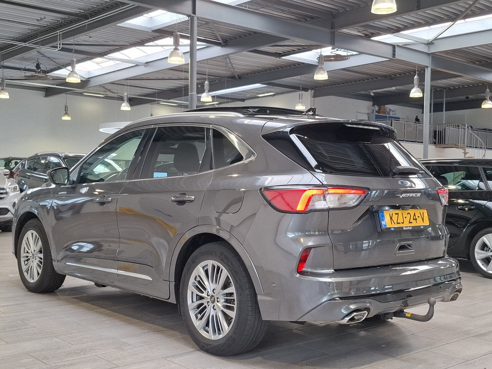 Ford Kuga 2.5 PHEV Vignale | Trekhaak | Pano | Winter Pack |, Dealer onderhouden, 14 kWh, Gebruikt, 4 cilinders
