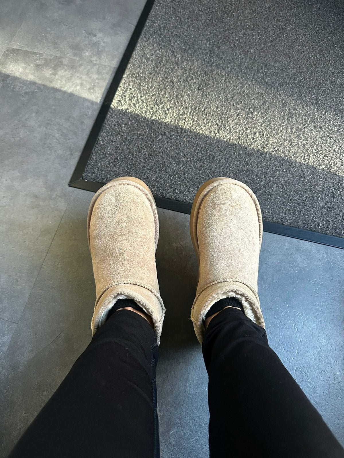 Uggs platform, Kleding | Dames, Ophalen of Verzenden, Zo goed als nieuw, Beige