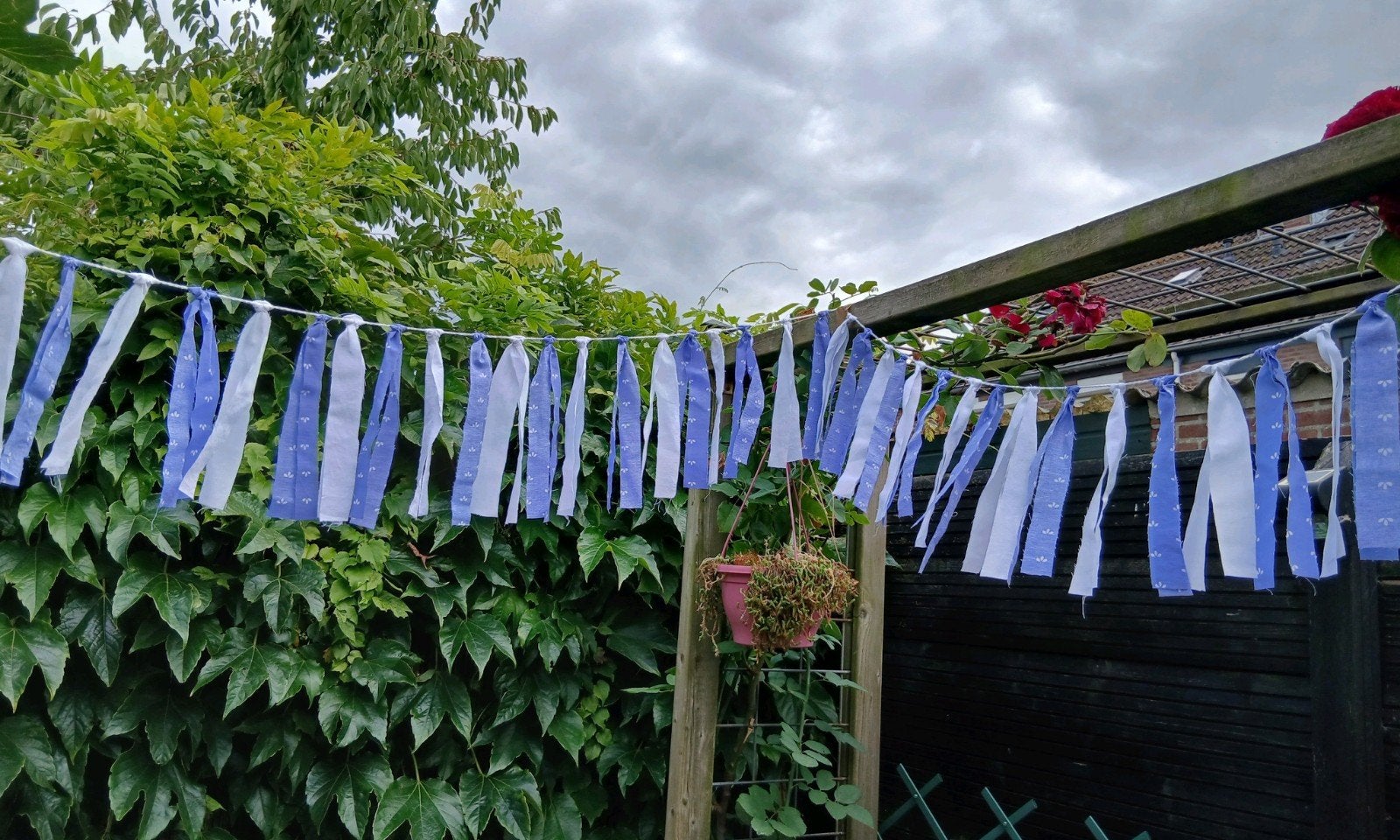 Blauw / witte slinger, 3 meter, perfect voor elk feestje!, Ophalen of Verzenden, Nieuw, Versiering, Geboorte of Huwelijk