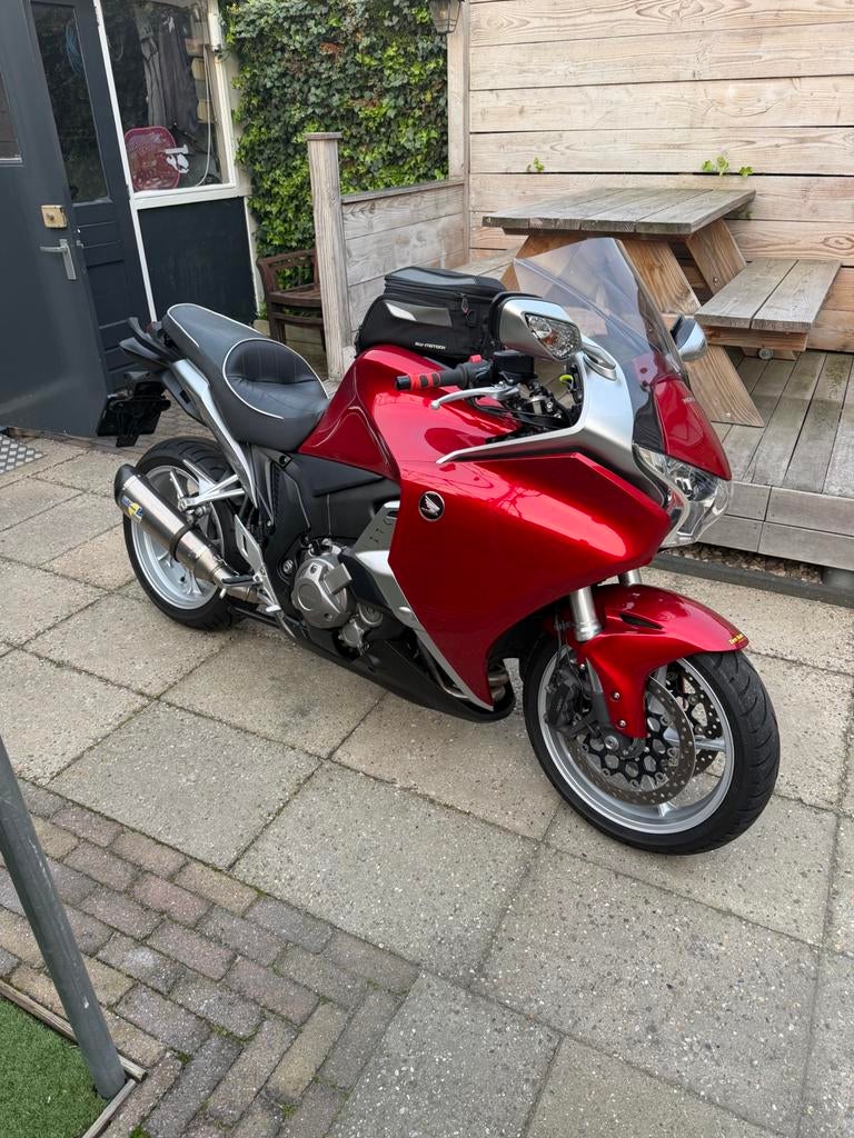 Honda VFR 1200f DCT 170 pk nieuwe accu sport tour, Motoren, Occasion, 4 cilinders, Motorrijbewijs A, Sportuitlaat