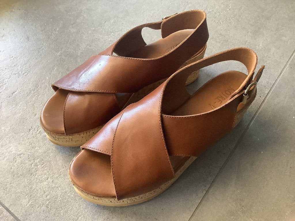 Notre-V cognackleurige leren sandalen, maat 40, Notre-V, Bruin, Zo goed als nieuw, Sandalen of Muiltjes