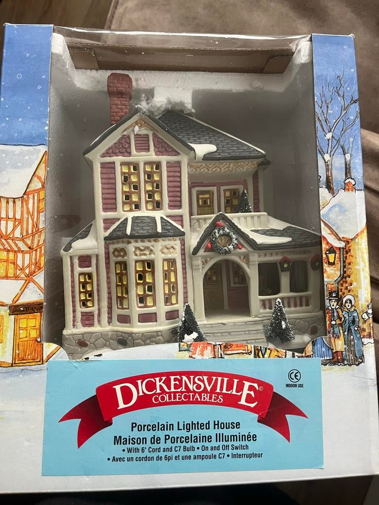 Dickensville Porseleinen Verlicht Huisje - Kerstdecoratie, Ophalen of Verzenden, Nieuw, Porselein, Beeldje(s)