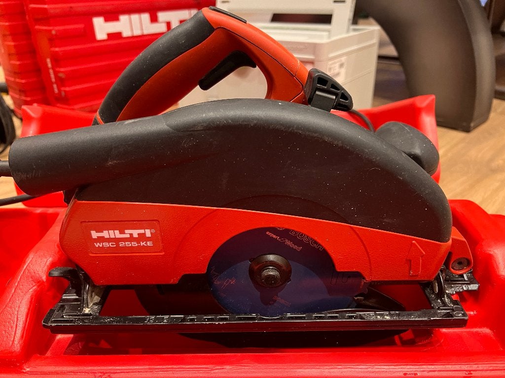 Hilti cirkelzaag WSC 255-ke inclusief geleider, Cirkelzaag, Zo goed als nieuw, 30 tot 70 mm, 1200 watt of meer
