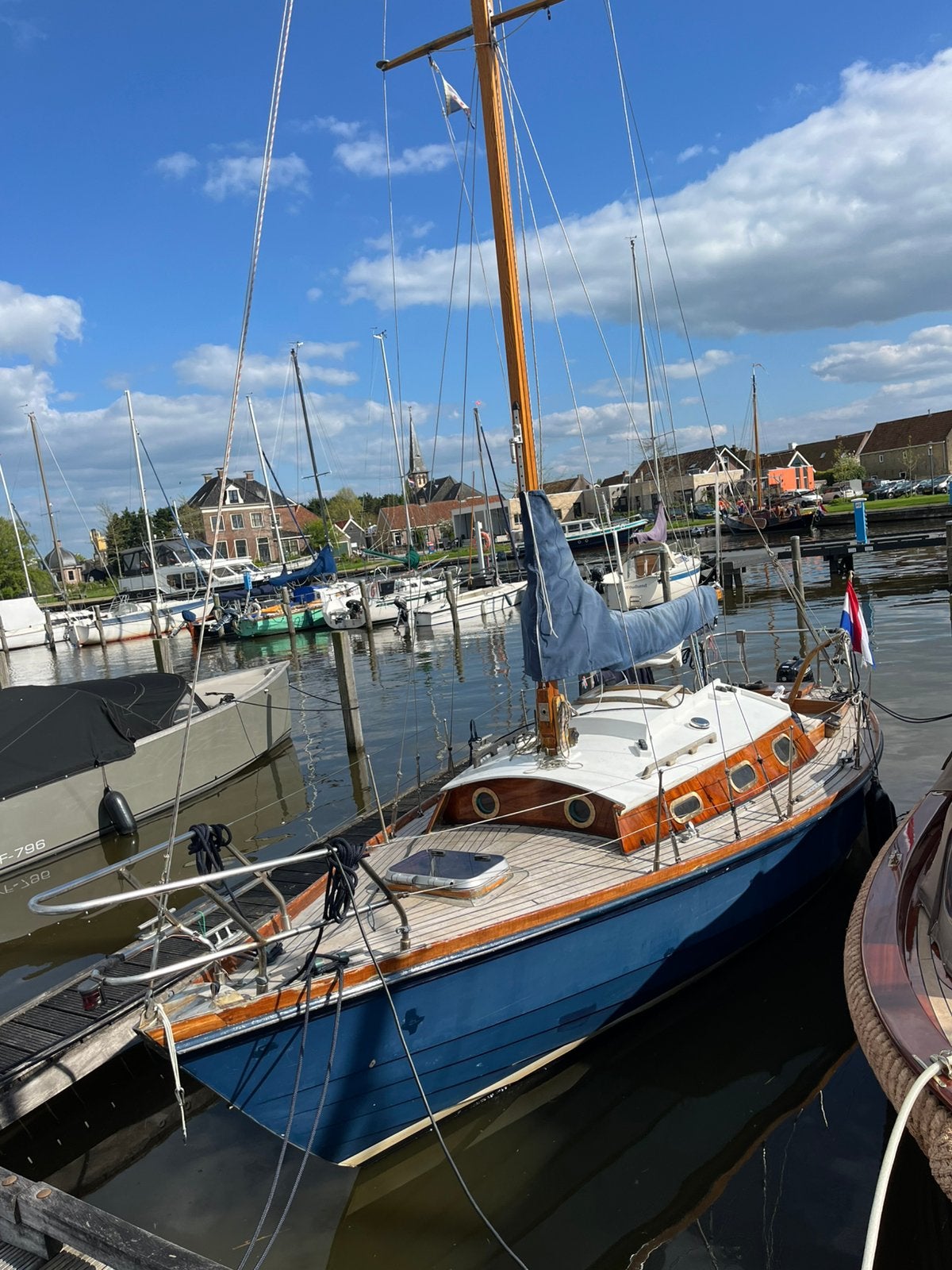 Waarschip 725 compleet uitgerust, Watersport en Boten, Ophalen, Zo goed als nieuw, Polyester, Benzine