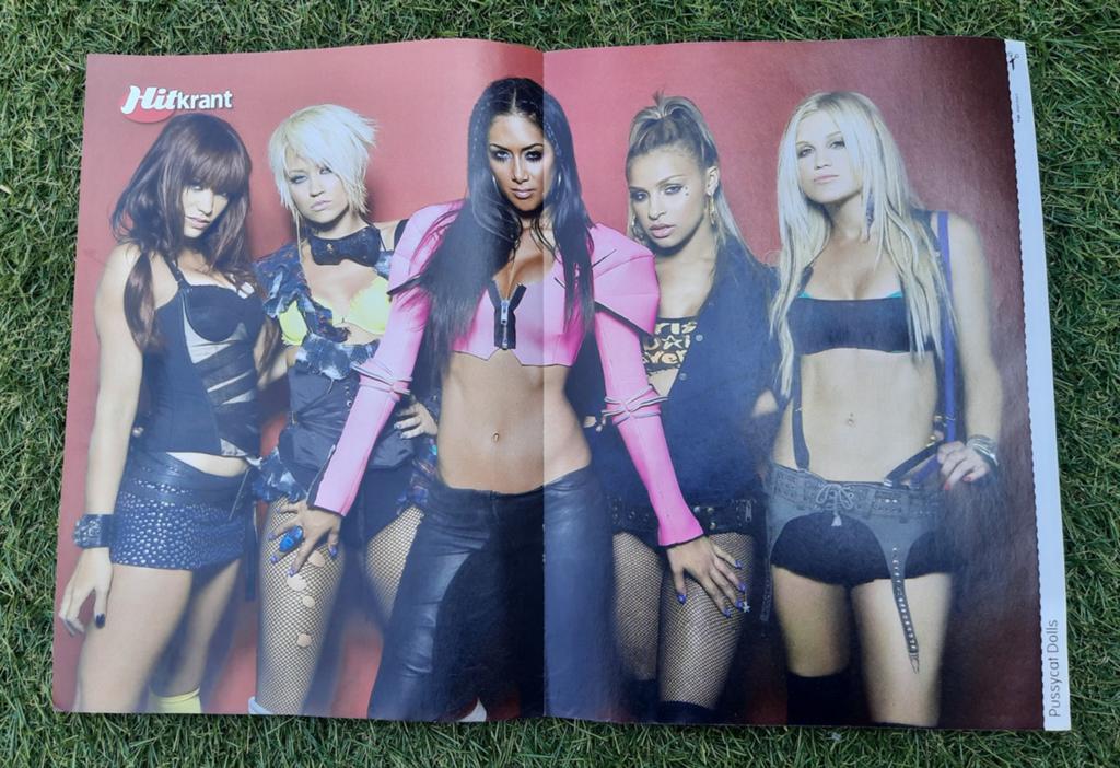 Poster 2x A4 Hitkrant 2009 Pussycat Dolls / Jan Kooijman, Ophalen of Verzenden, Gebruikt, A1 t/m A3, Muziek