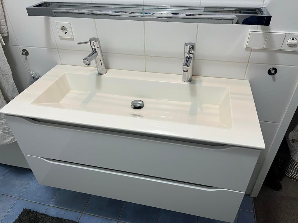 Wastafel met twee kranen en onderkast, Ophalen of Verzenden, Gebruikt, Chroom, Wastafel
