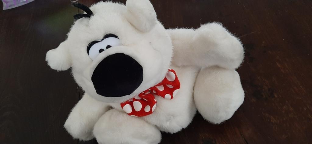 Mooie witte handpop / knuffel met rode strik, Ophalen of Verzenden