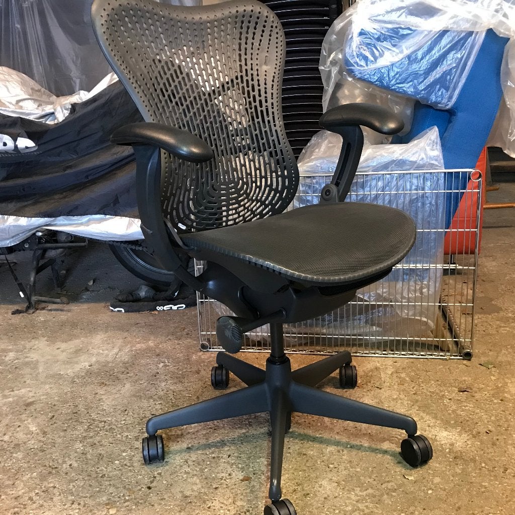 IZGS Bureaustoel Herman Miller Mirra 1 Full Options zwart, Gebruikt, Zwart, Ophalen of Verzenden, Nvt