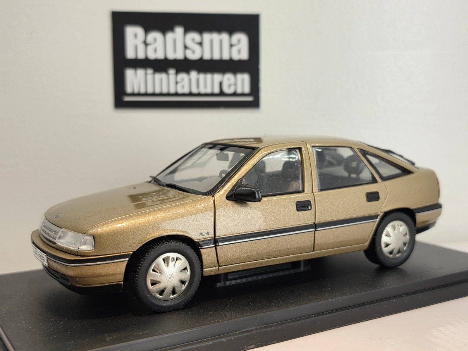 Opel Vectra A - 5drs Hatchback - bruin metallic 1:24 ixo, Overige merken, Auto, Ixo Opel collectie 1:24, Ophalen of Verzenden