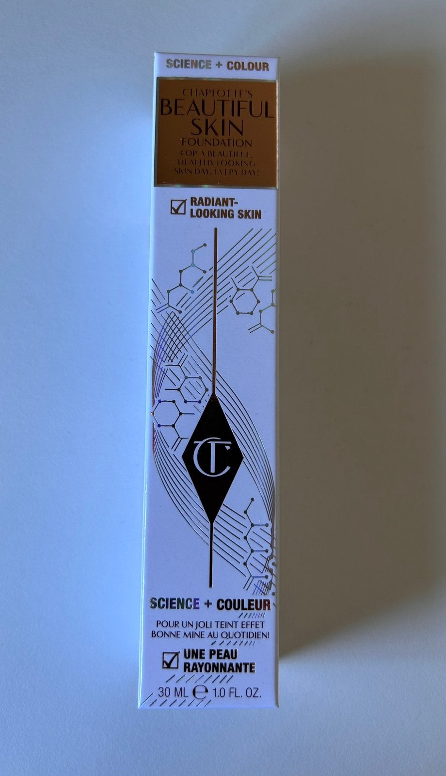 Charlotte Tilbury Beautiful Skin Foundation in shade 3C, Sieraden, Tassen en Uiterlijk, Ophalen of Verzenden, Nieuw, Beige, Gehele gezicht