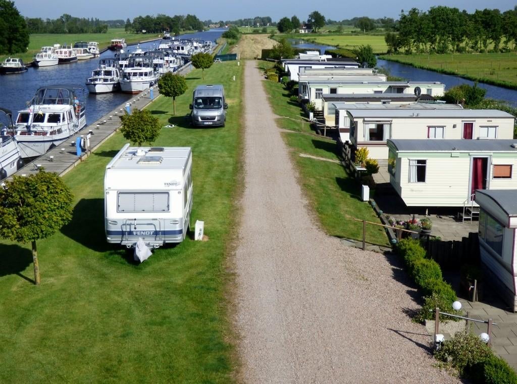 Te koop: Stacaravan aan het water in Friesland nabij Lemmer.
