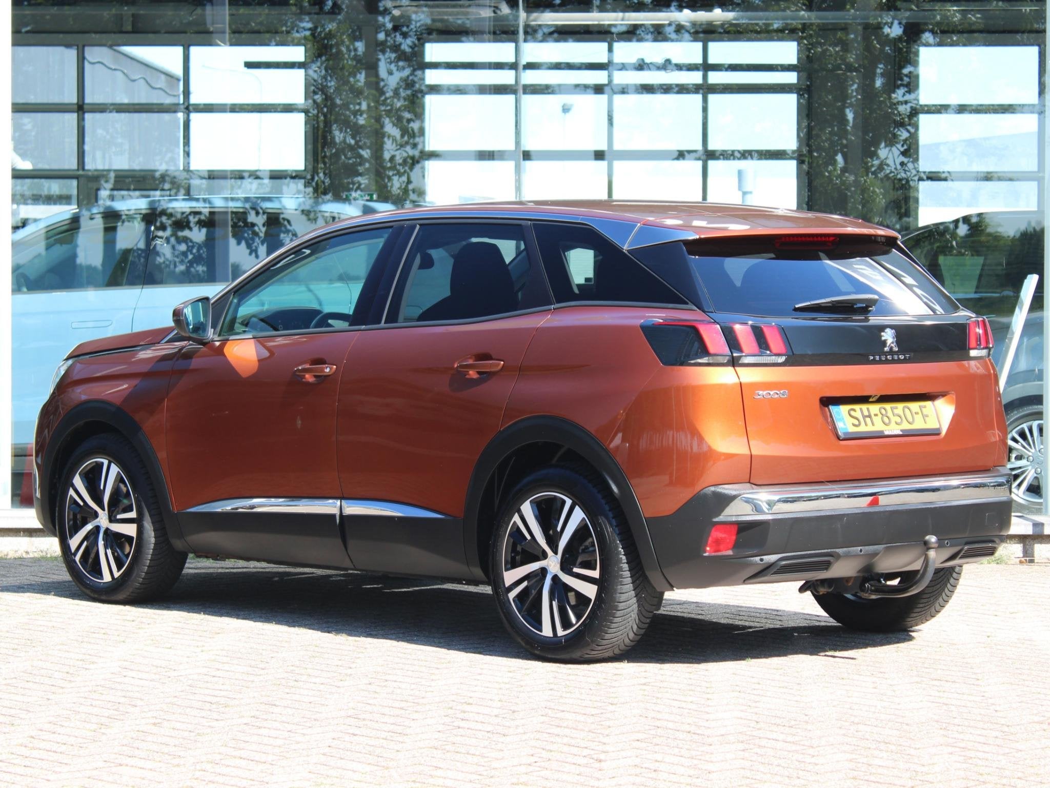 Peugeot 3008 1.6 e-THP Allure Automaat | Camera/Trekhaak/Nav, 12 maanden, Euro 6, 4 cilinders, Leder en Stof