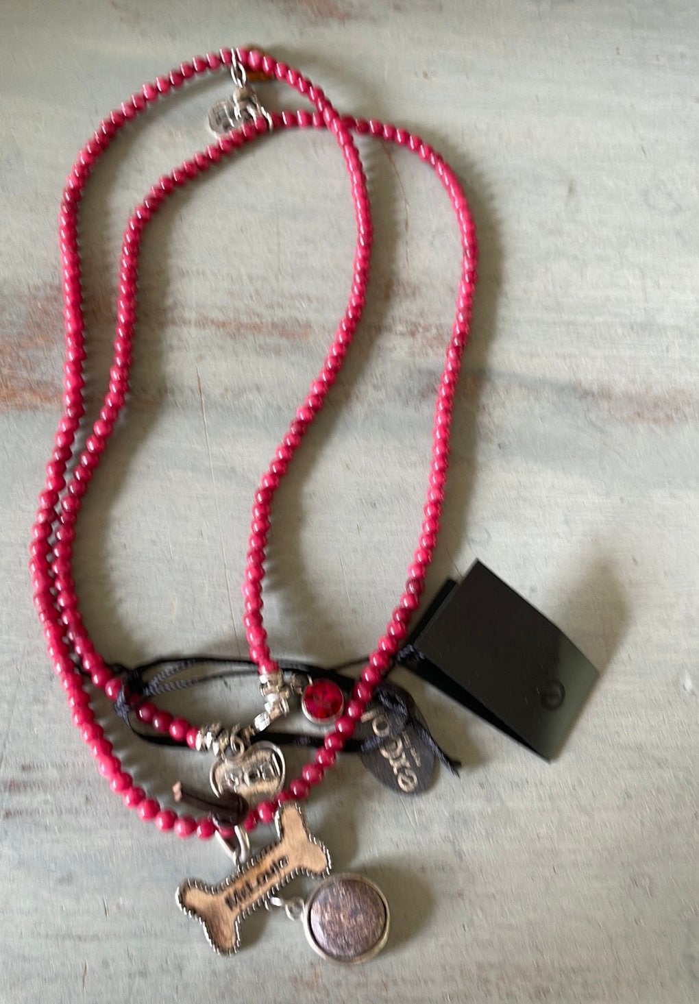 Exoal ketting rood glaskralen Mr Louie bot hond, Sieraden, Tassen en Uiterlijk, Kettingen, Verzenden, Zo goed als nieuw, Rood