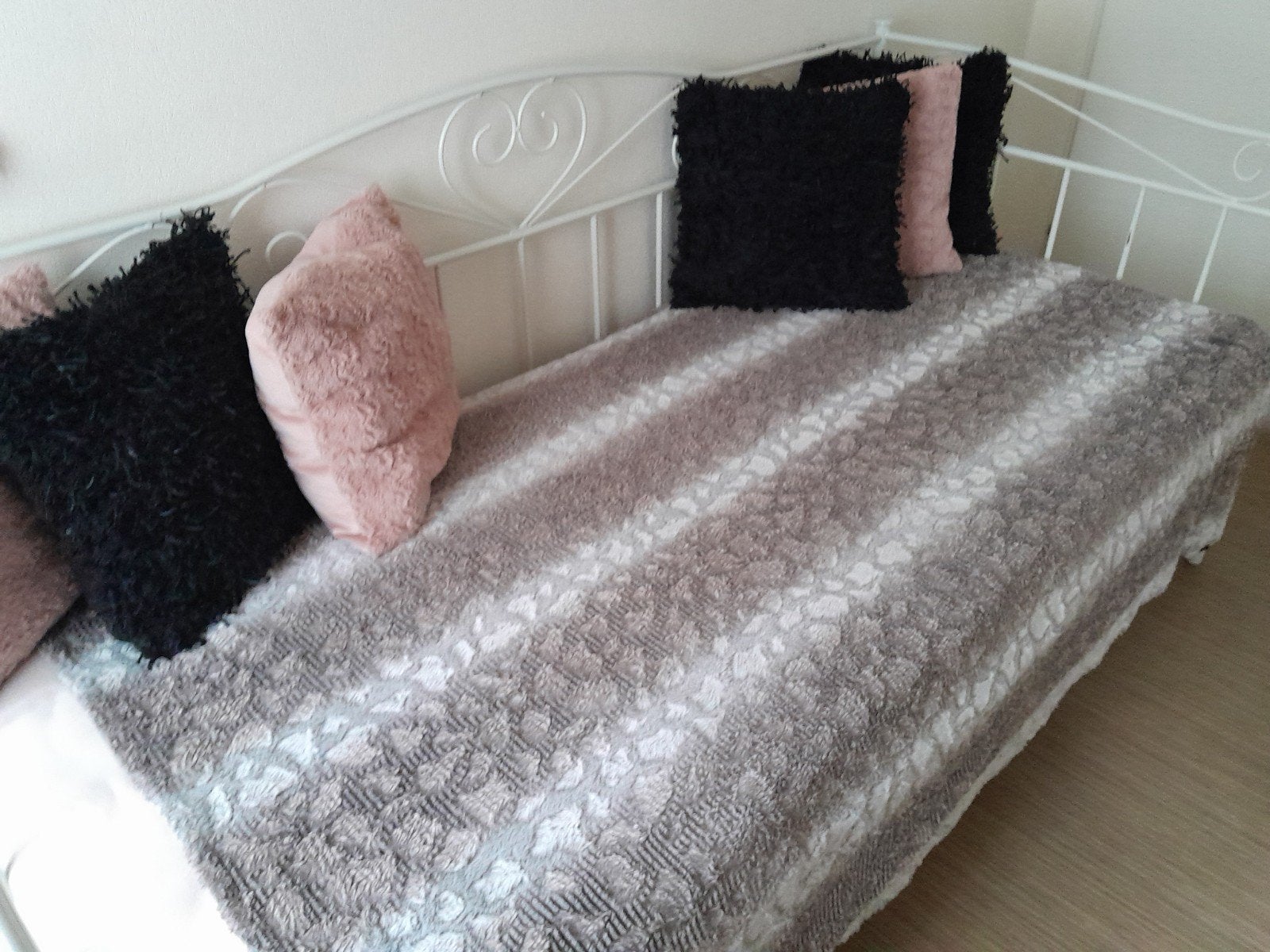 Ledikant eenspersoonbed, Kinderen en Baby's, Kinderkamer | Bedden, Ophalen, Zo goed als nieuw, Minder dan 140 cm, Matras