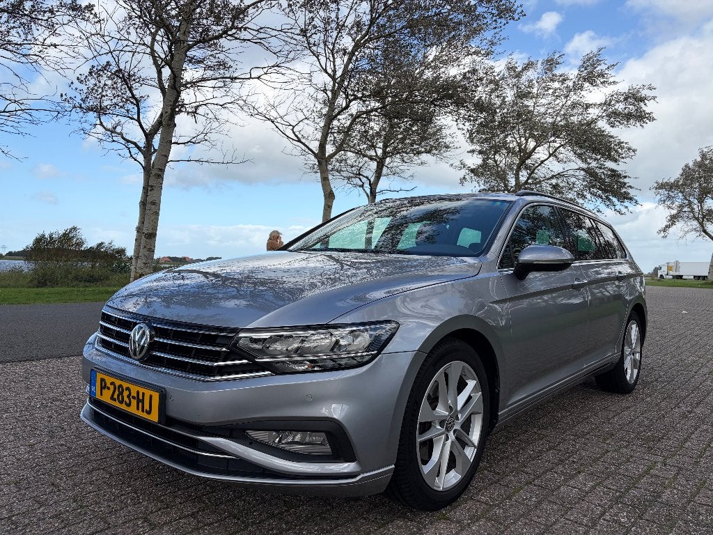 Volkswagen Passat 1.5 TSI 150pk DSG 2019 Grijs, Auto's, Dealer onderhouden, 730 kg, 1498 cc, 1370 kg