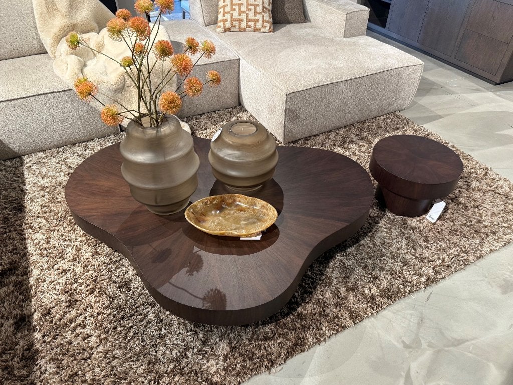 Salontafel Bobbie, organisch in donker bruin of noten kleur., Huis en Inrichting, Overige materialen, 100 tot 150 cm, Nieuw, Japandi , tijdloos.