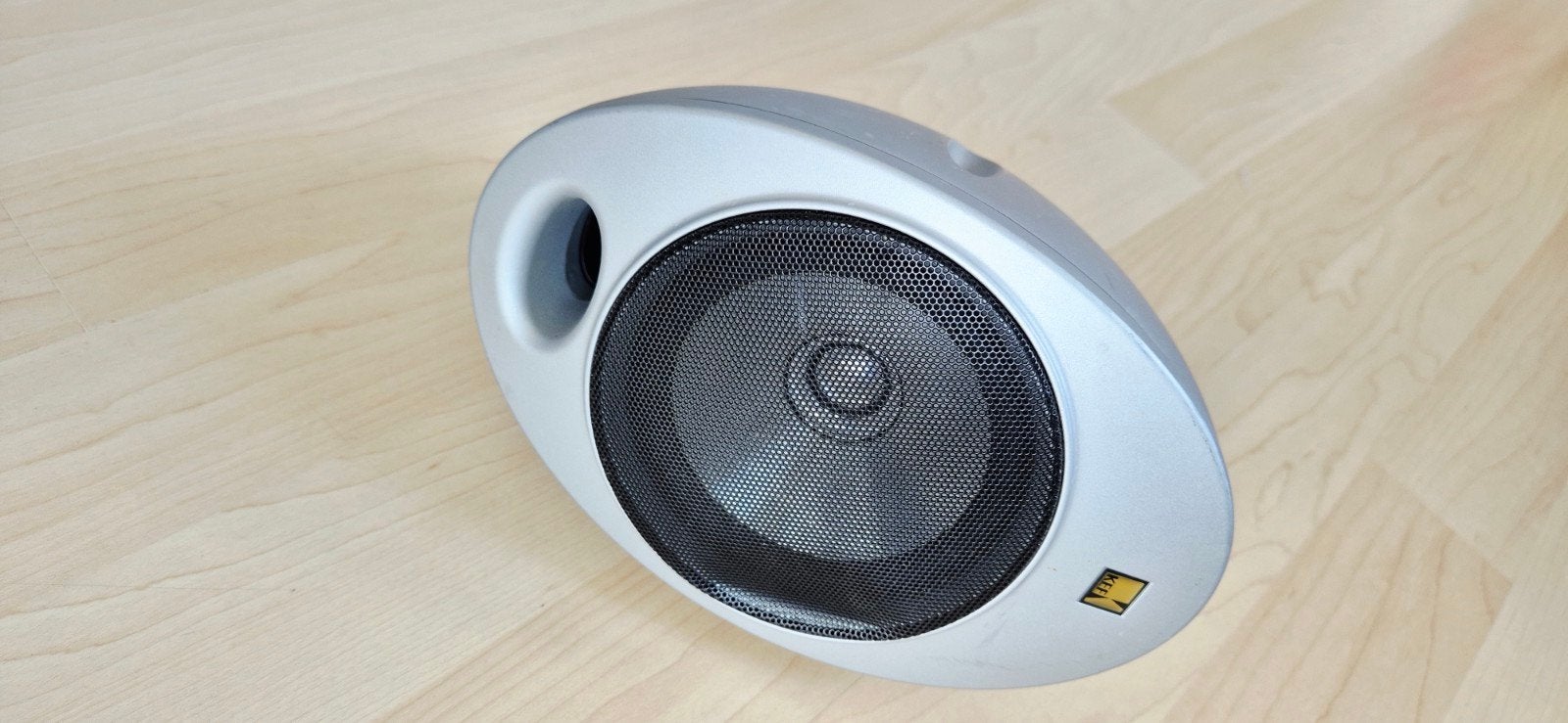 KEF Speaker - Compacte en krachtige luidspreker, Gebruikt, Ophalen of Verzenden, 60 tot 120 watt, Basreflex