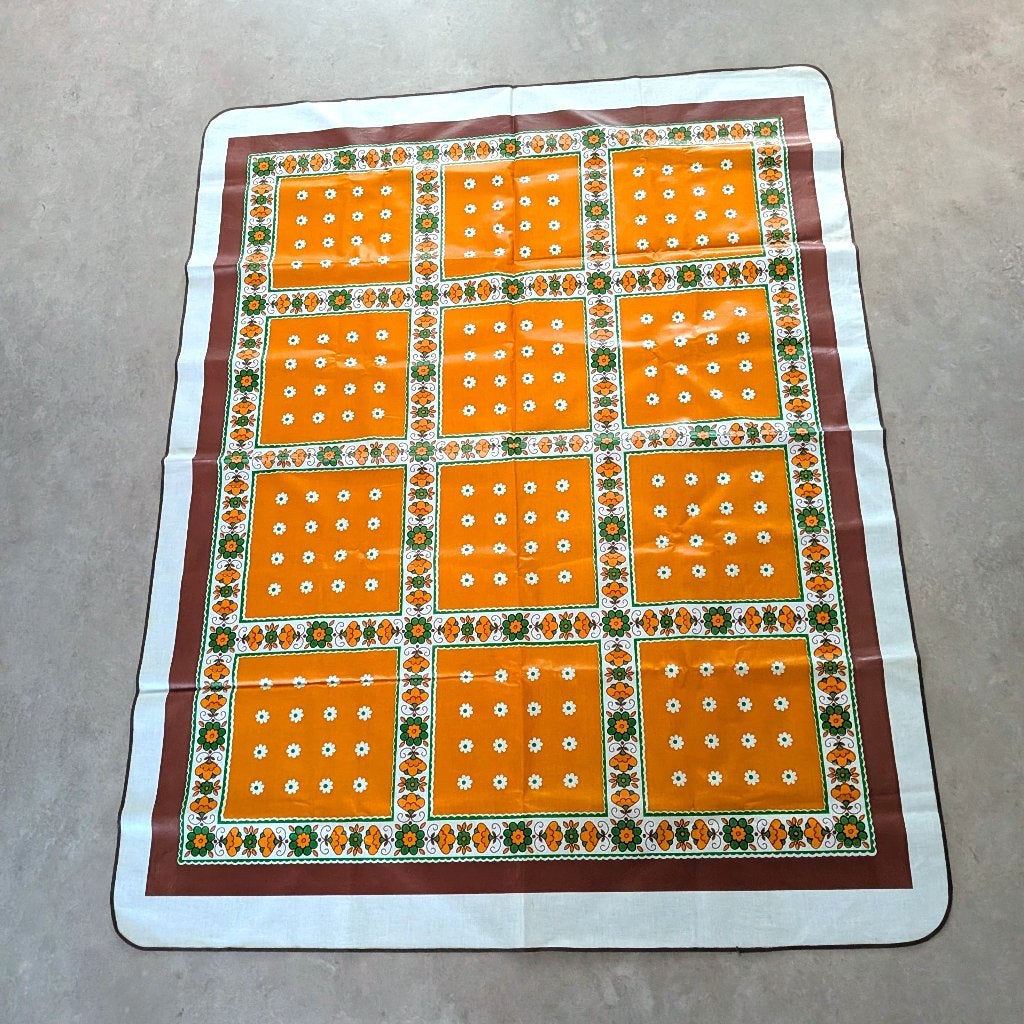 Vintage retro plastic tafelkleed Oranje Groen Wit bloemen 70, 108 cm, Ophalen of Verzenden, Kunststof, Meerkleurig