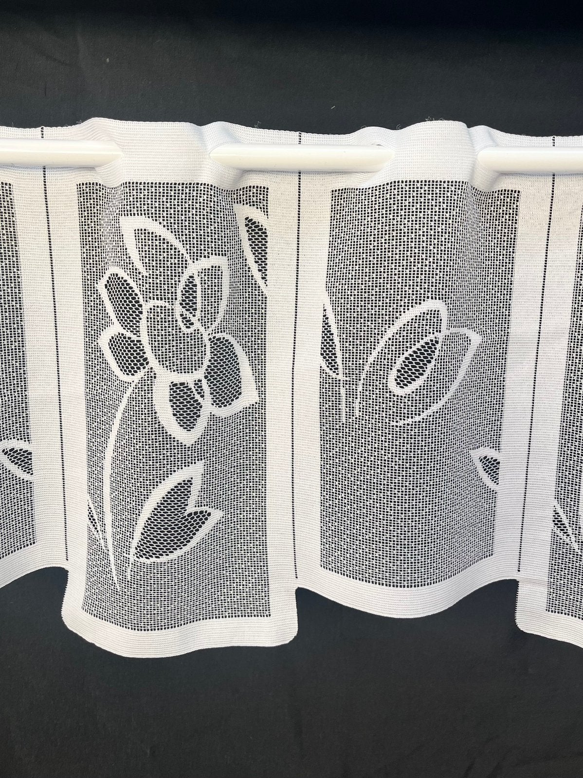 Wit valletje met bloemen 29cm hoog, Huis en Inrichting, 29 cm, Vitrage, 500 cm, Wit