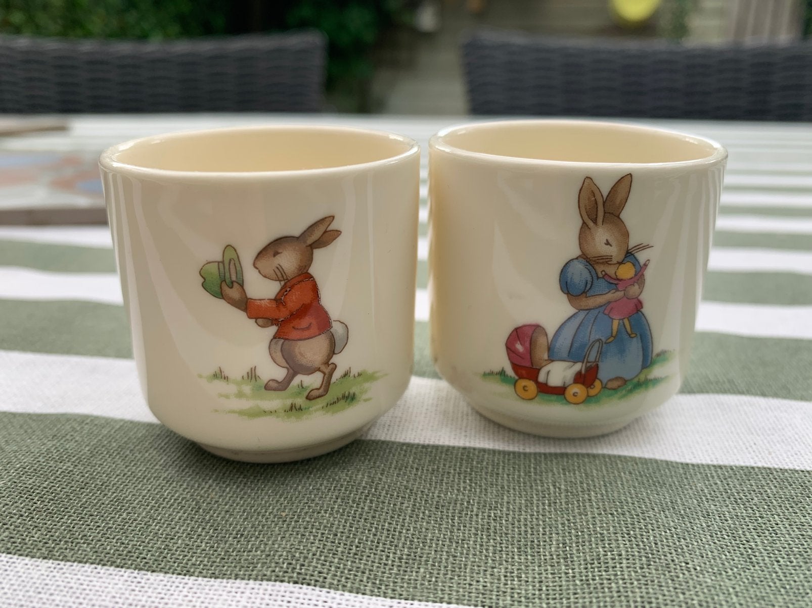 Twee schattige Bunnykins eierdopjes van Royal Doulton, Huis en Inrichting, Keuken | Servies, Keramiek, Overige typen, Ophalen of Verzenden