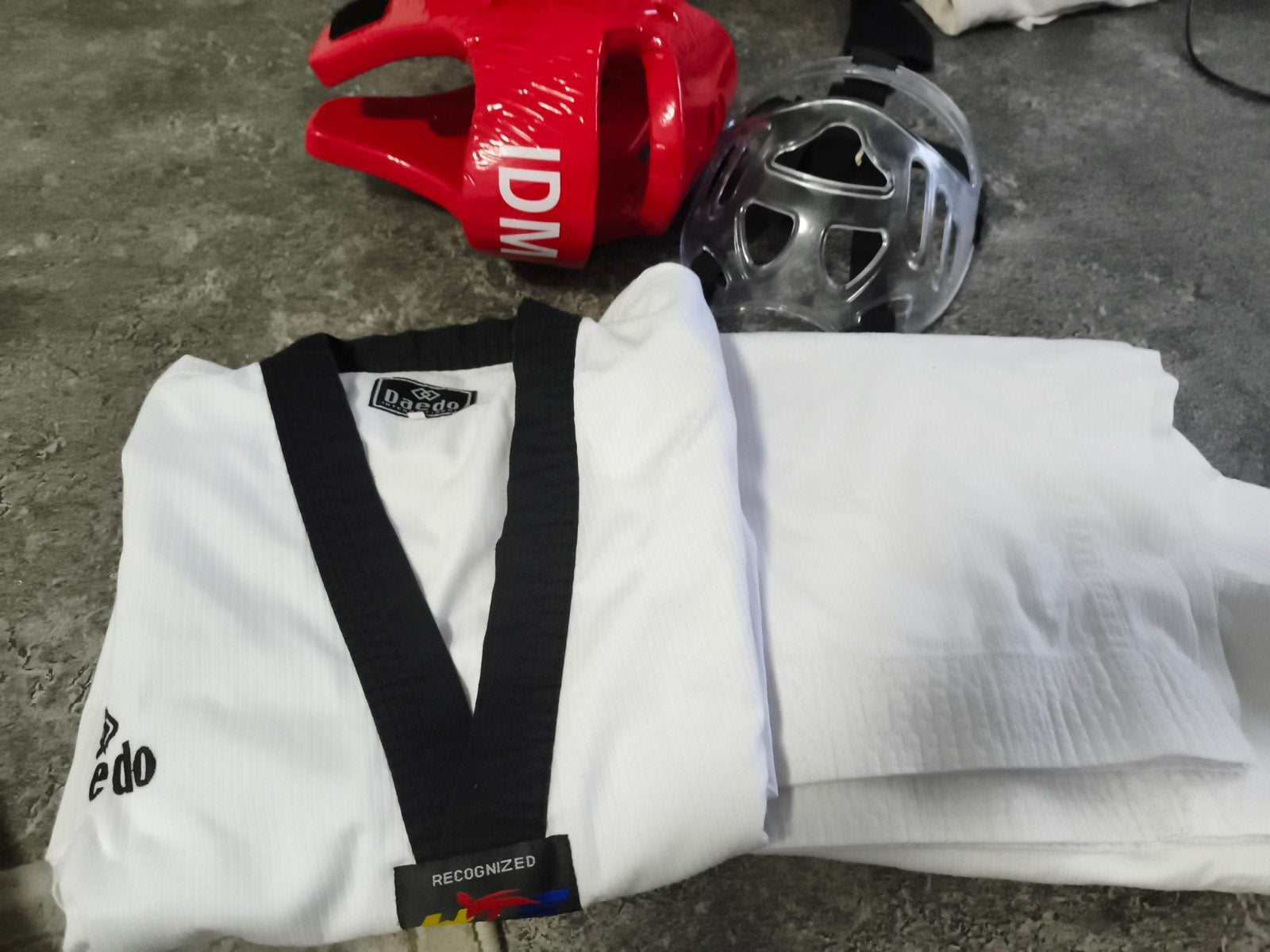 Taekwondo set: pak, hoofdbeschermer en gezichtsbeschermer, Groter dan maat XL, Gebruikt, Taekwondo, Vechtsportpak