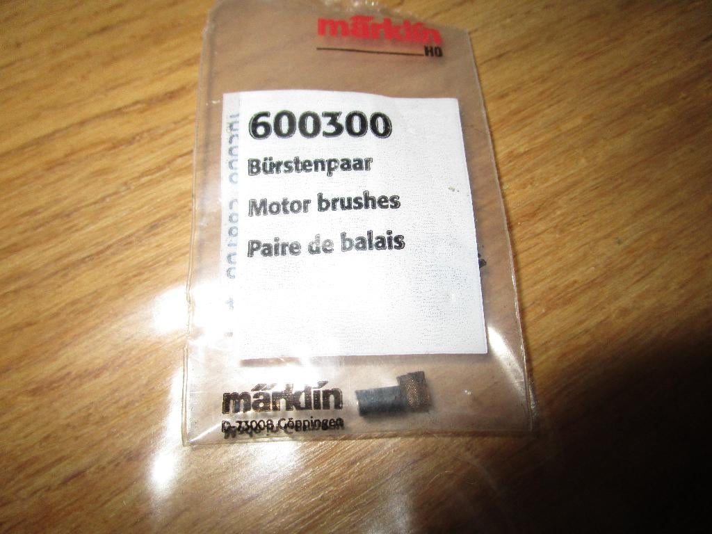 Marklin 600300 setje koolborstels., Hobby en Vrije tijd, Wisselstroom, Gebruikt, Overige typen, Ophalen of Verzenden