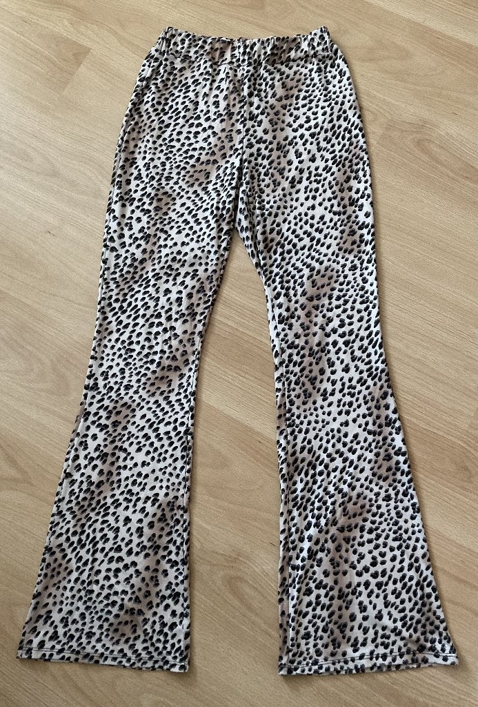Beige Luipaardprint flared broek S / M / MUSTHAVES by Elja, Maat 38/40 (M), Beige, Ophalen of Verzenden, Zo goed als nieuw