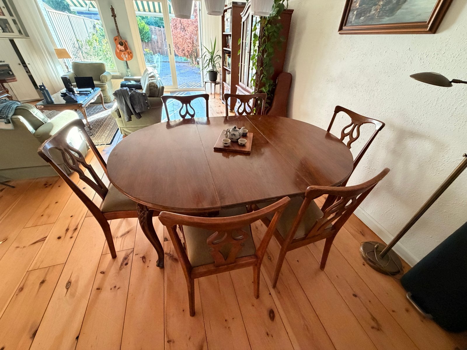 Houten eettafel met 6 stoelen - uitschuifbaar, Gebruikt, 100 tot 150 cm, 200 cm of meer, Ophalen of Verzenden