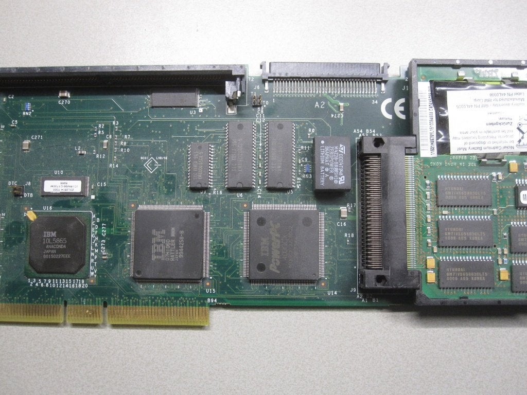 Foto 8 van IBM SCSI kaart afkomstig van IBM Server