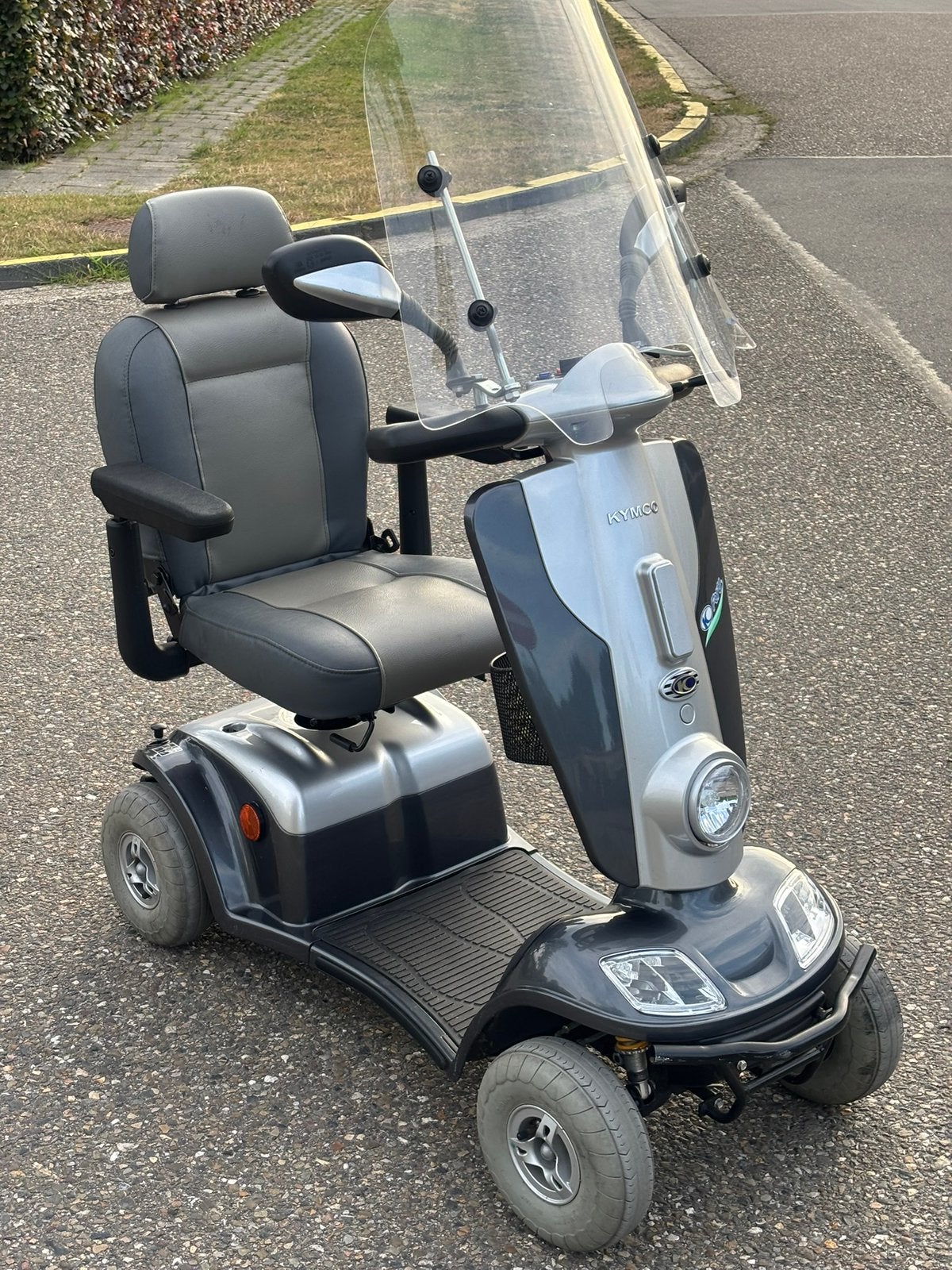 Scootmobiel Kymco luxe  als nieuw , rijklaar nu €580, Invacare, Meer info ☎️0️⃣6️⃣➖2️⃣0️⃣9️⃣0️⃣1️⃣0️⃣4️⃣0️⃣, Kymco, Ophalen of Verzenden