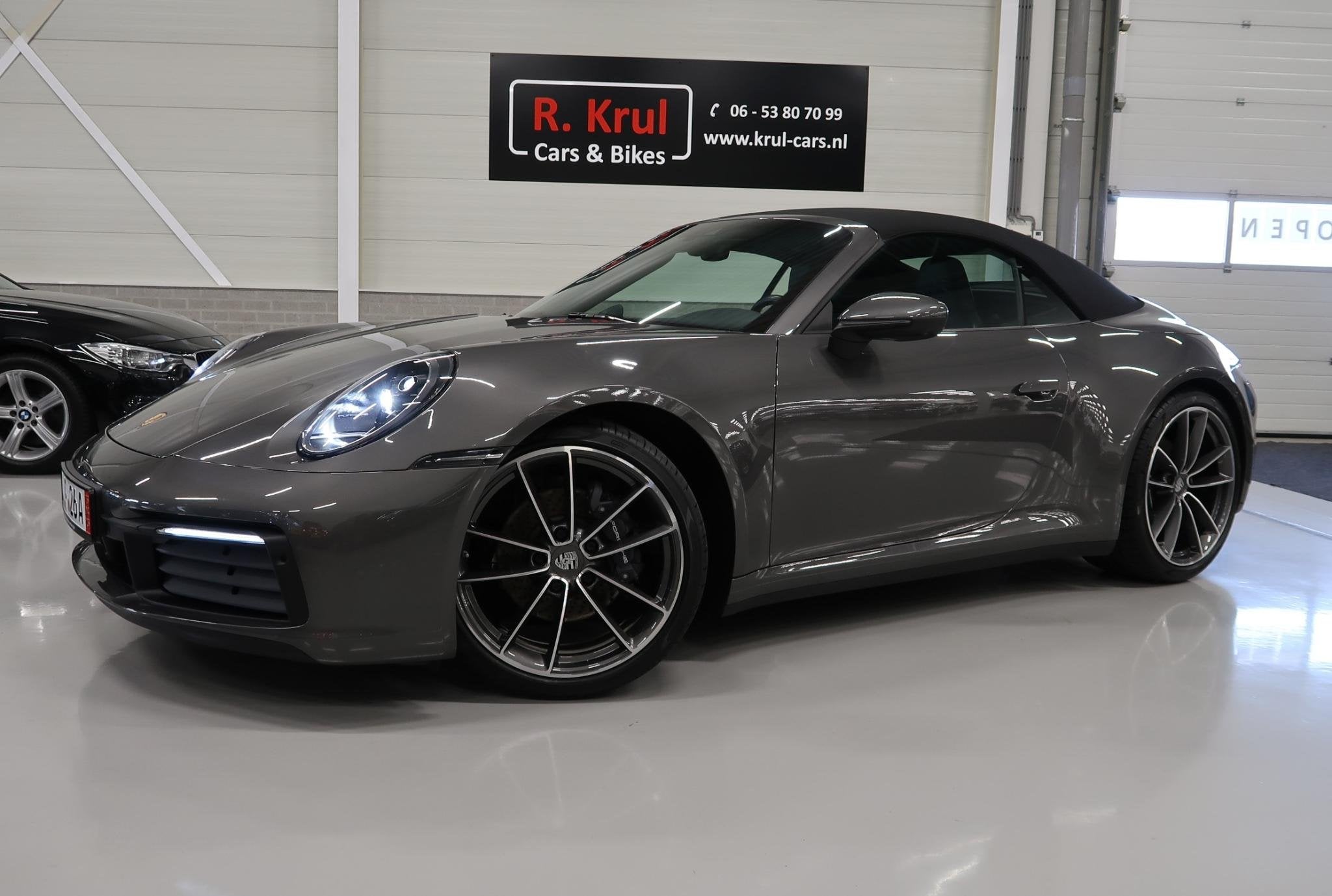 Porsche 911 Cabrio 3.0 Carrera 992 Bose 360 Camera Sportuitl, Auto's, Automaat, Dealer onderhouden, Achterwielaandrijving, Gebruikt