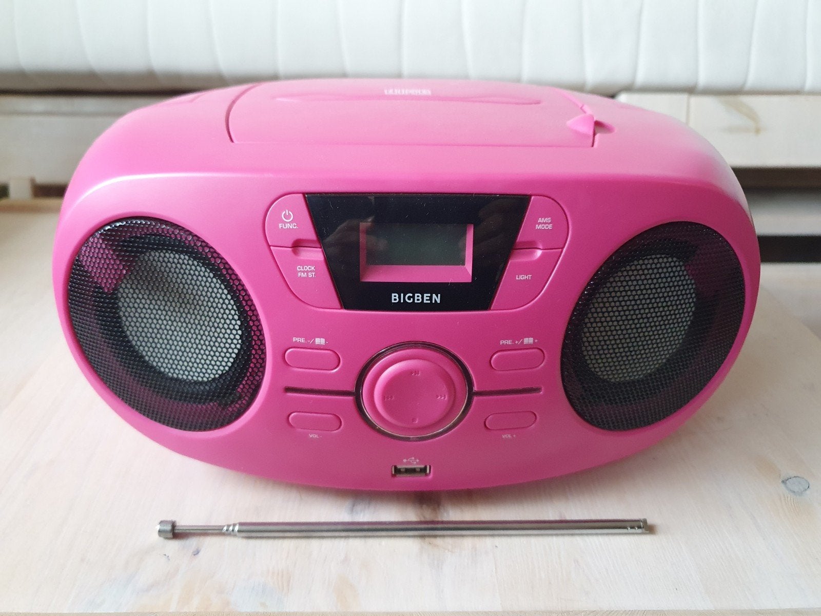 Roze Bigben Radio met CD-speler en USB-aansluiting, Ophalen of Verzenden, Zo goed als nieuw, Radio, Met cd-speler