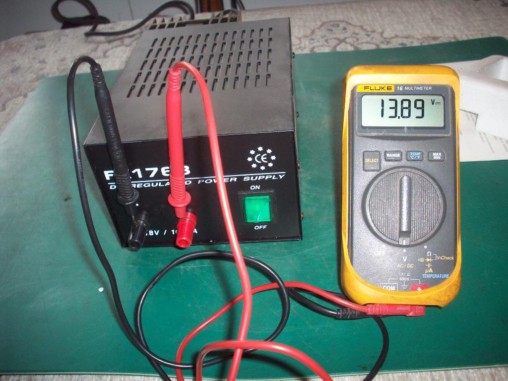 Zware voeding 13,8 Volt 10-12 Amp volgens mij nieuw in doos., Doe-het-zelf en Verbouw, Meetapparatuur, Ophalen, Nieuw, Multimeter