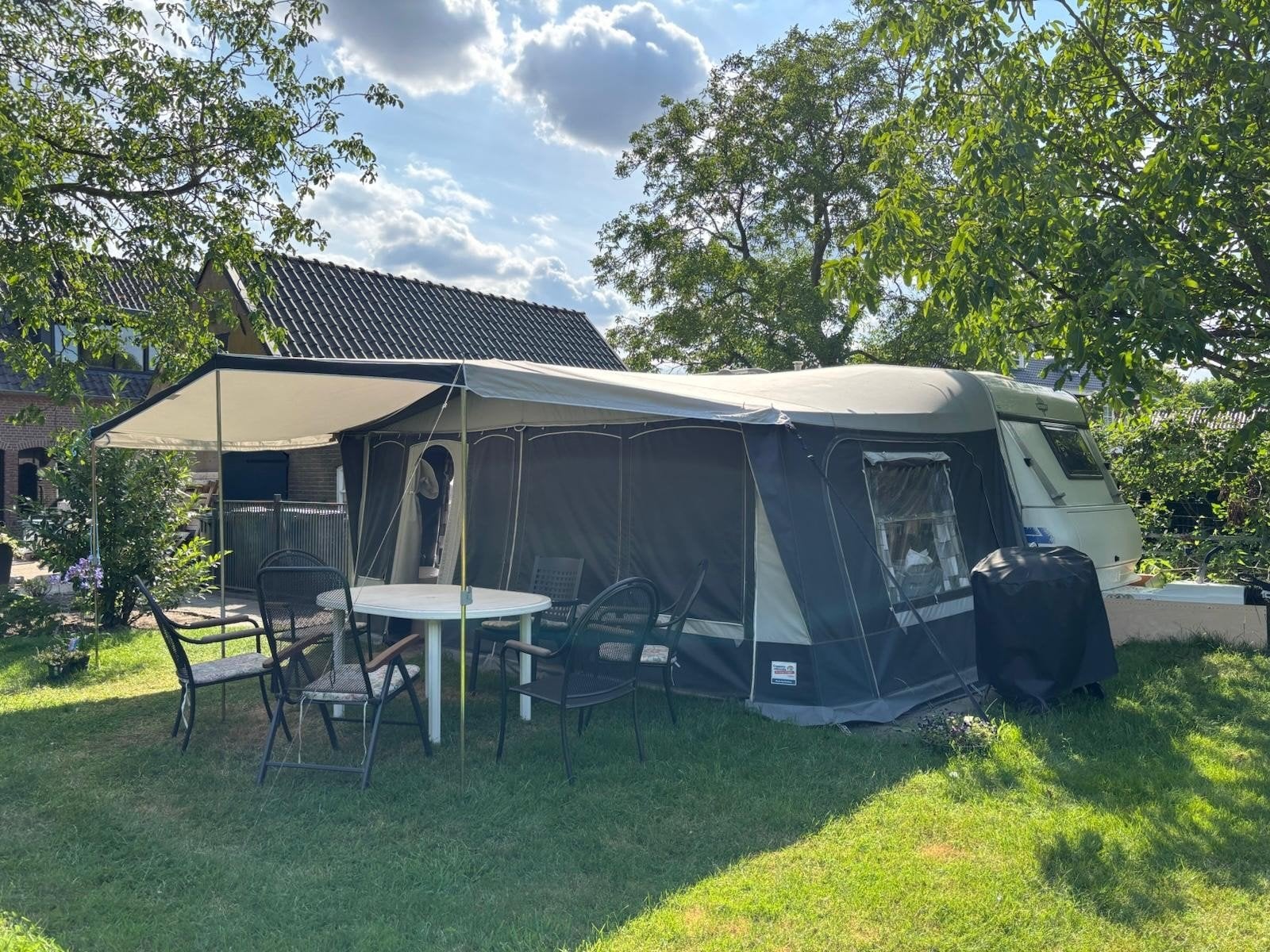 Hobby 495 uit 2002 - Complete caravan met voortent, Caravans en Kamperen, Caravans, Particulier, tot en met 4, Rondzit, Hobby