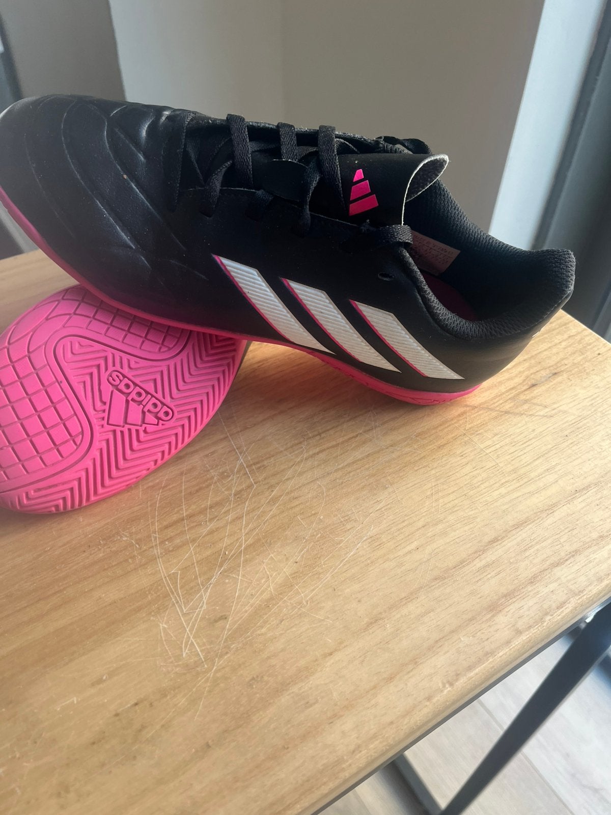Mooie voetbalschoene maat 37 1/3 en 38 1/2, Maat XS of kleiner, Ophalen, Gebruikt, Schoenen