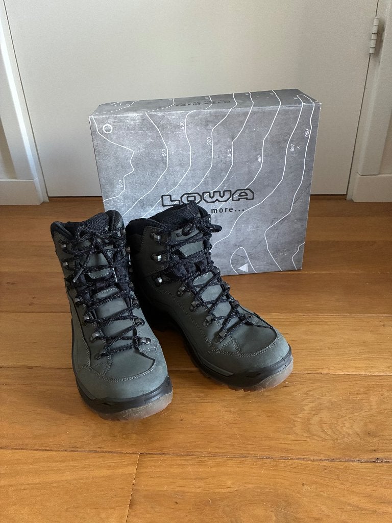 Lowa Renegade 42,5 EVO Gtx mid 2026 9499 dark grey / black, Ophalen of Verzenden, Zo goed als nieuw, Schoenen