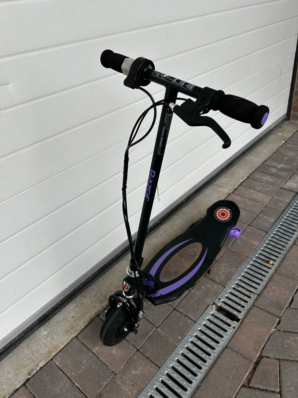 Razor E100 Elektrische Step - Zwart/Paars, Ophalen, Gebruikt, Elektrische step (E-scooter)