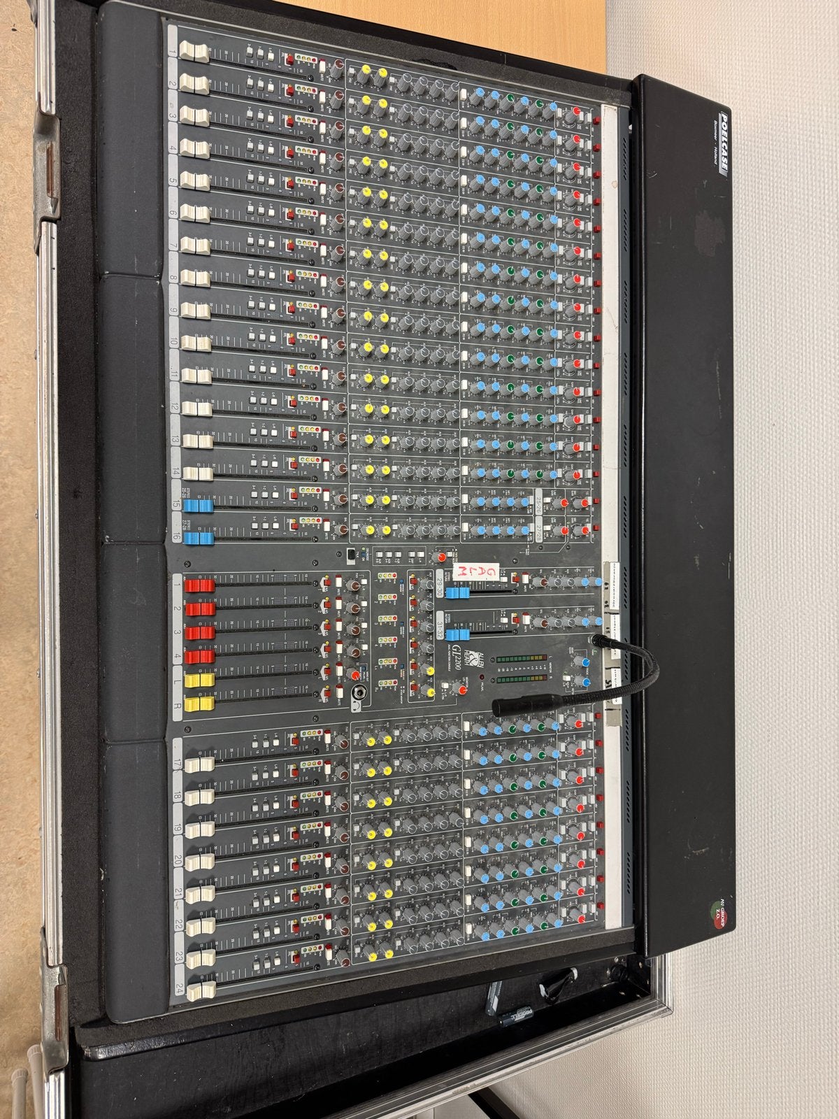 Allen & Heath GL2200 Mengpaneel met Flightcase, Ophalen, Gebruikt, 20 kanalen of meer, Microfooningang