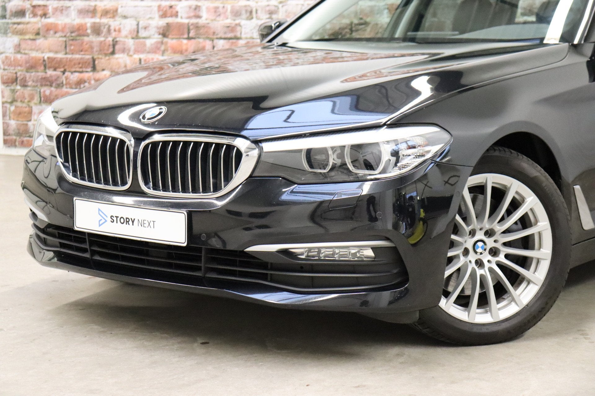BMW 5 Serie Touring 540i xDrive High Executive Automaat / Ha, Auto's, BMW, Gebruikt, 2000 kg, Leder, Vierwielaandrijving