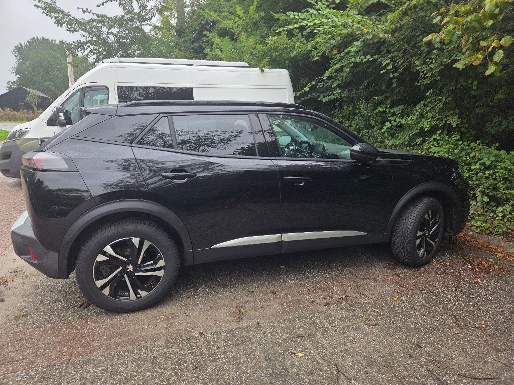 Foto 13 van Peugeot 2008 (Allure) 1.2 Puretech 2020 Zwart