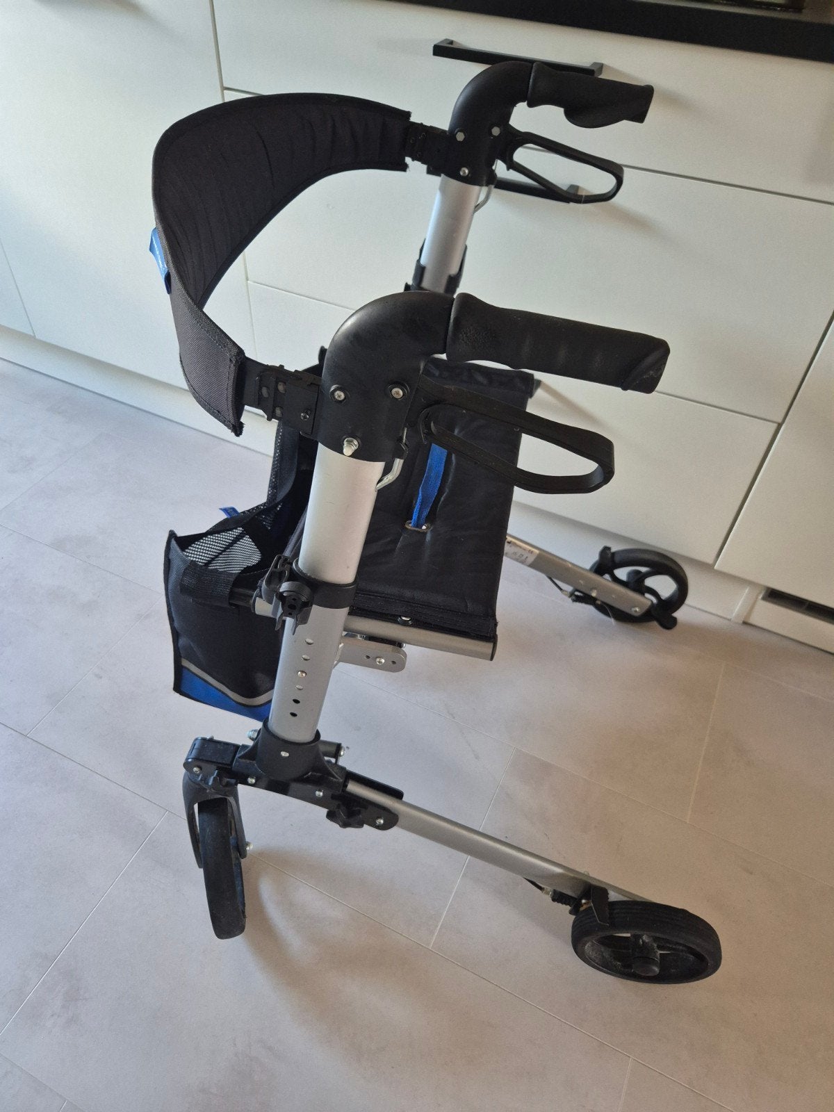 In uitstekende staat Lichtgewicht Rollator inklapbaar, Diversen, Ophalen of Verzenden, Lichtgewicht